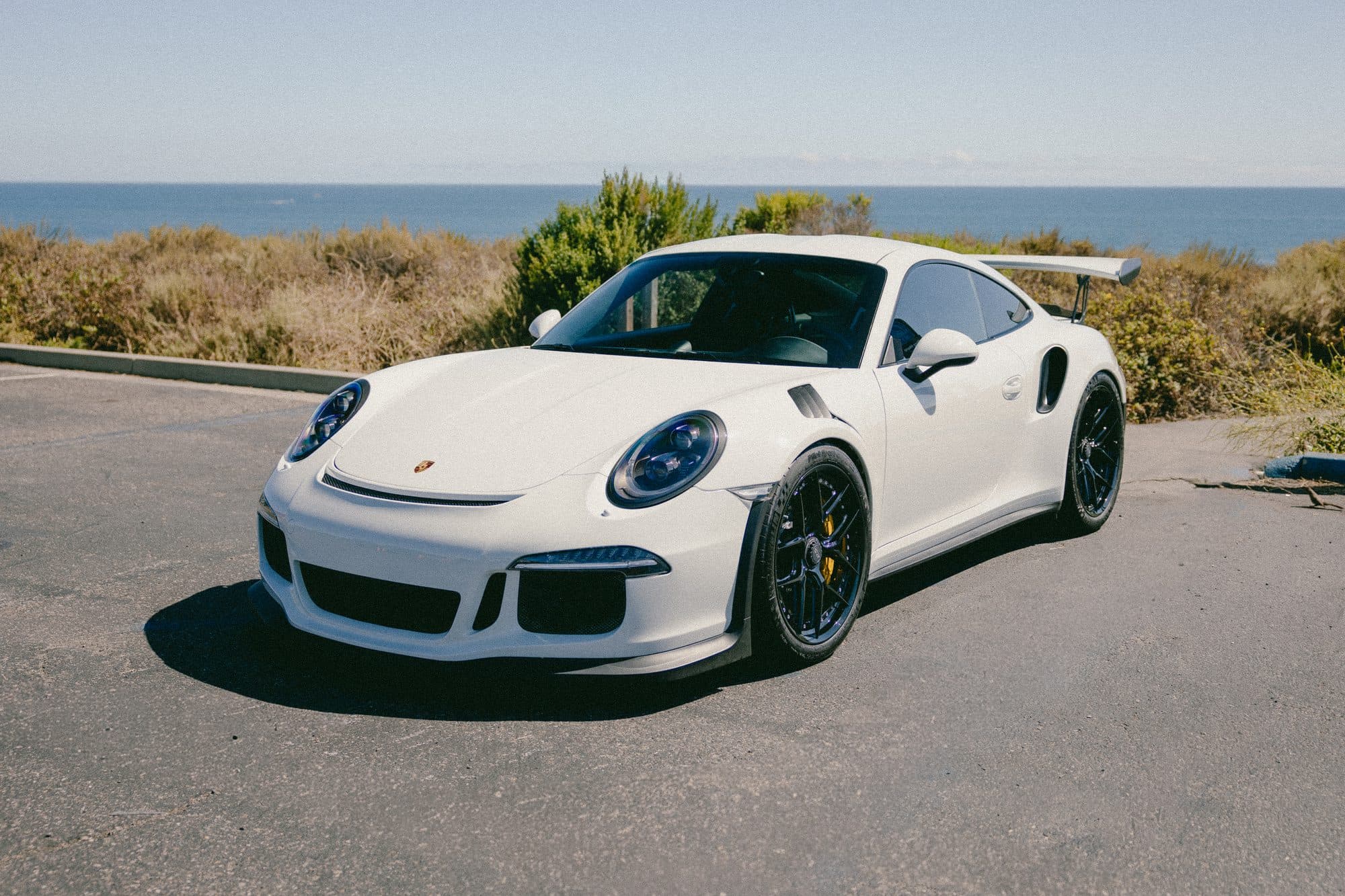 White Porsche 911 GT3 RS on the Orange County coast